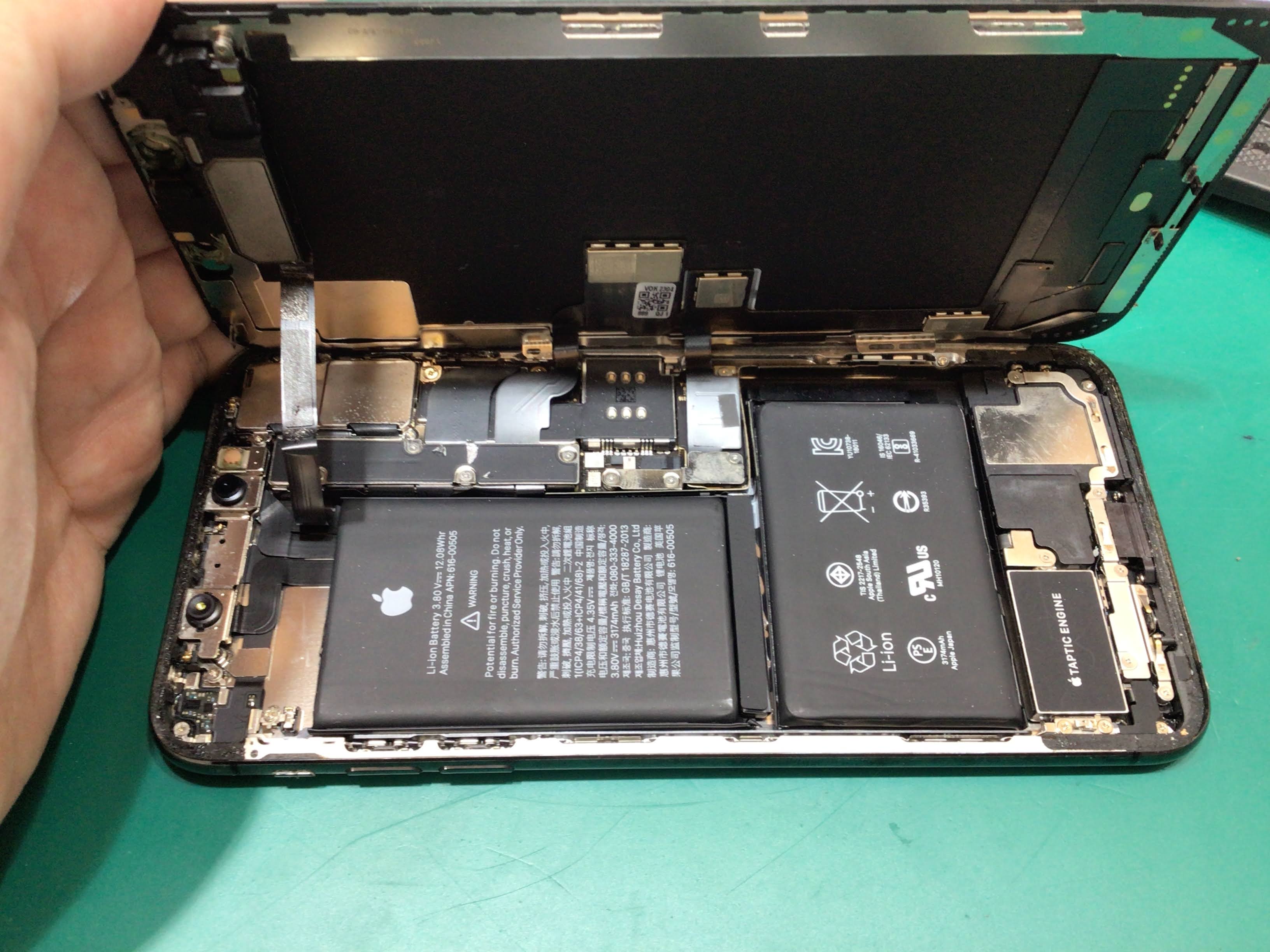 iPhoneXSMaxのバッテリー交換は、データそのまま・即日修理のスマホ修理工房二俣川店へ！